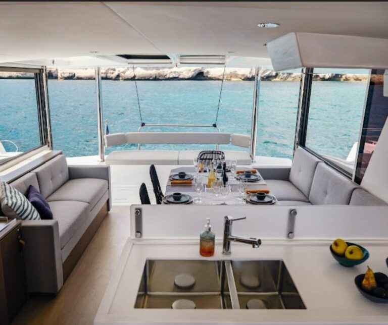 Bali 4.6 Sailing catamaran with Open Space Design